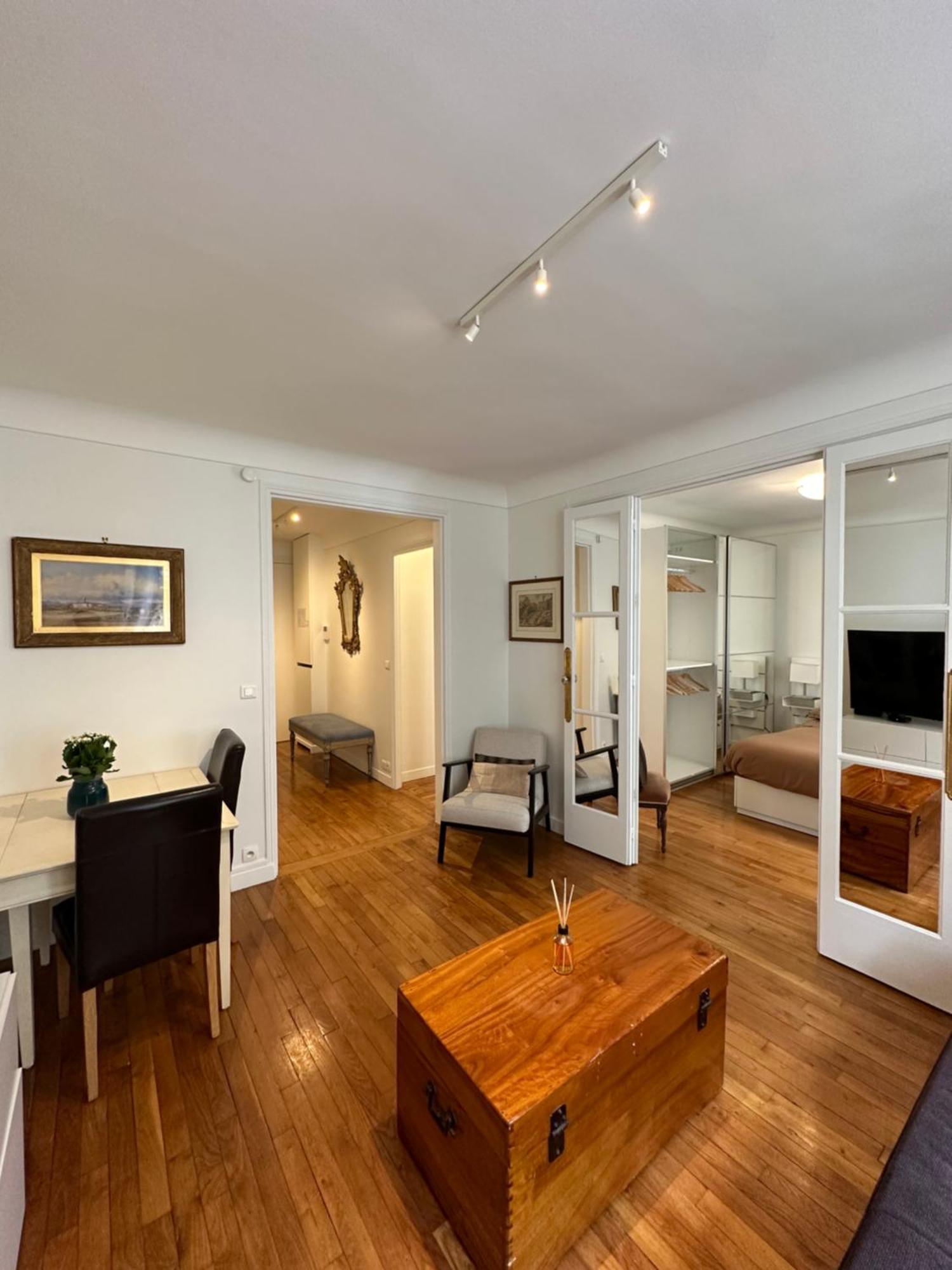 Appartement L.c. Grandtour Parijs